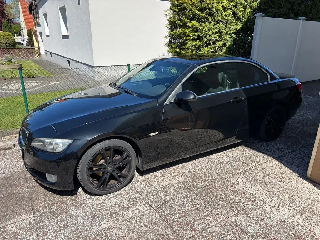 Gebraucht BMW 320 Cabriolet 170 PS (125 kW) 2010 Schwarz Cabrio