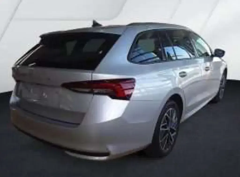 Gebraucht Skoda Octavia Tour 150 PS (110 kW) 2025 Silber Kombi