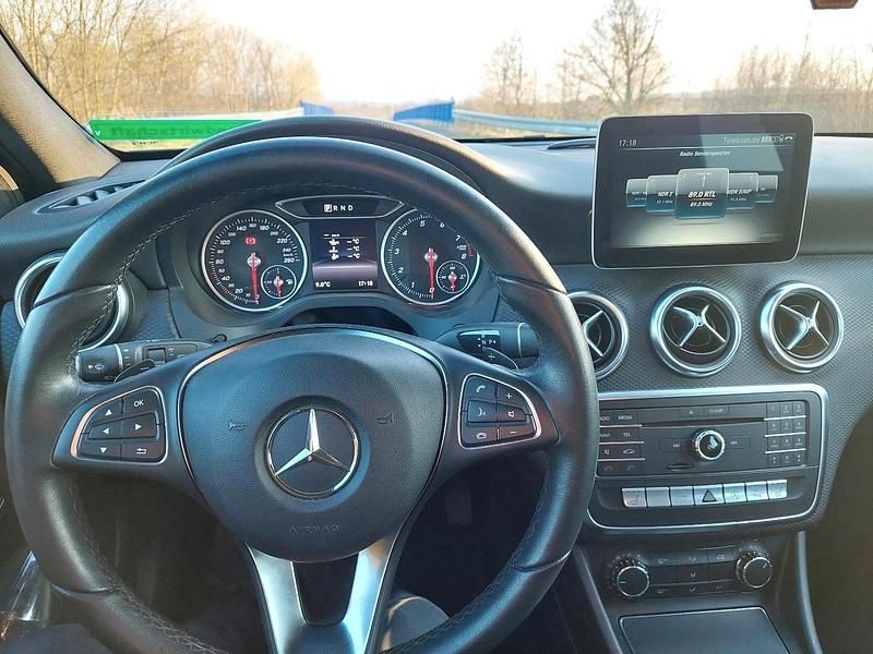 Gebraucht Mercedes A160 102 PS (75 kW) 2017 Schwarz Kleinwagen