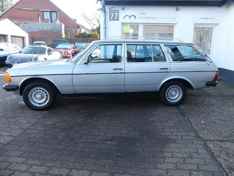 Gebraucht Mercedes E280 185 PS (136 kW) 1978 Silber Limousine