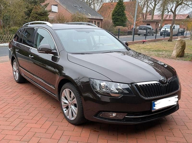 Gebraucht Skoda Superb Elegance 170 PS (125 kW) 2014 Braun Kombi