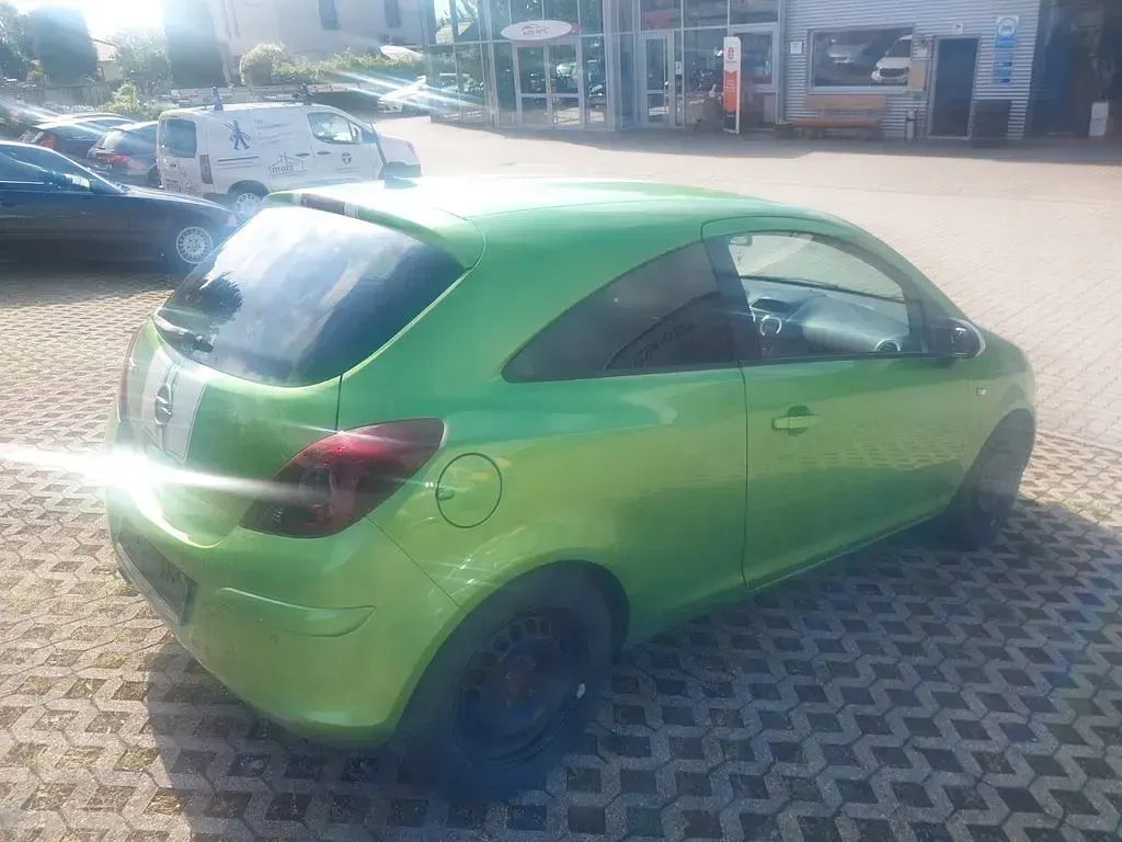 Gebraucht Opel Corsa Color Edition 101 PS (74 kW) 2011 Grün Kleinwagen