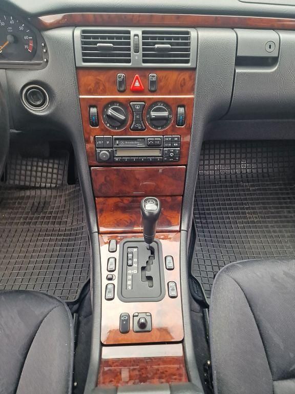 Gebraucht Mercedes E240 170 PS (125 kW) 1988 Limousine