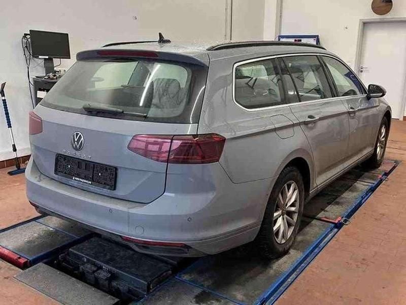 Gebraucht VW Passat Business 150 PS (110 kW) 2024 Mondsteingrau Kombi