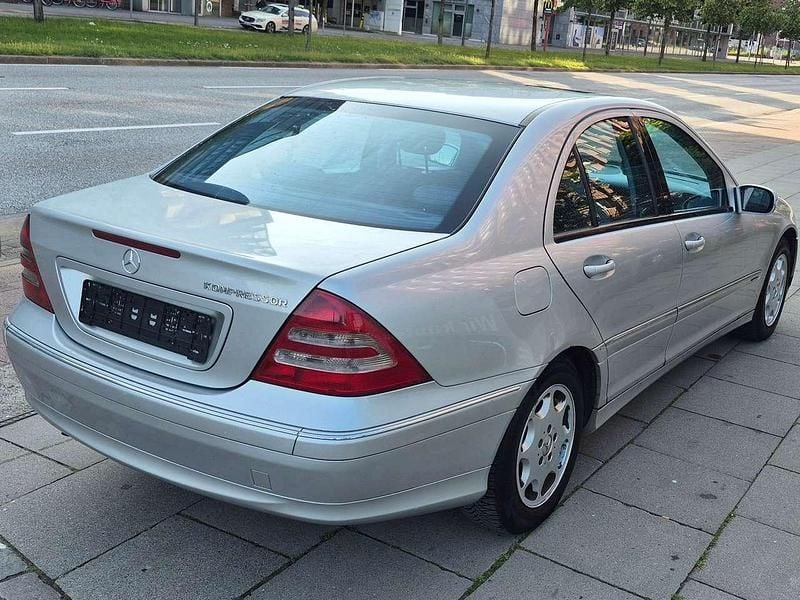 Gebraucht Mercedes C180 143 PS (105 kW) 2003 Brillantsilber  metalliclack Limousine