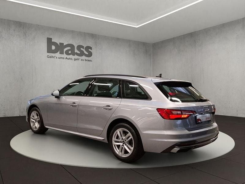 Usado Audi A4 Advanced Plus 136 HP (100 kW) 2024 Prateado Carrinha