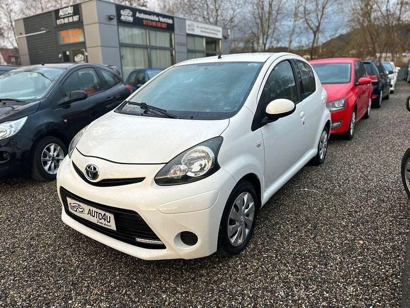 Gebraucht Toyota Aygo Cool 68 PS (50 kW) 2013 Weiß Kleinwagen