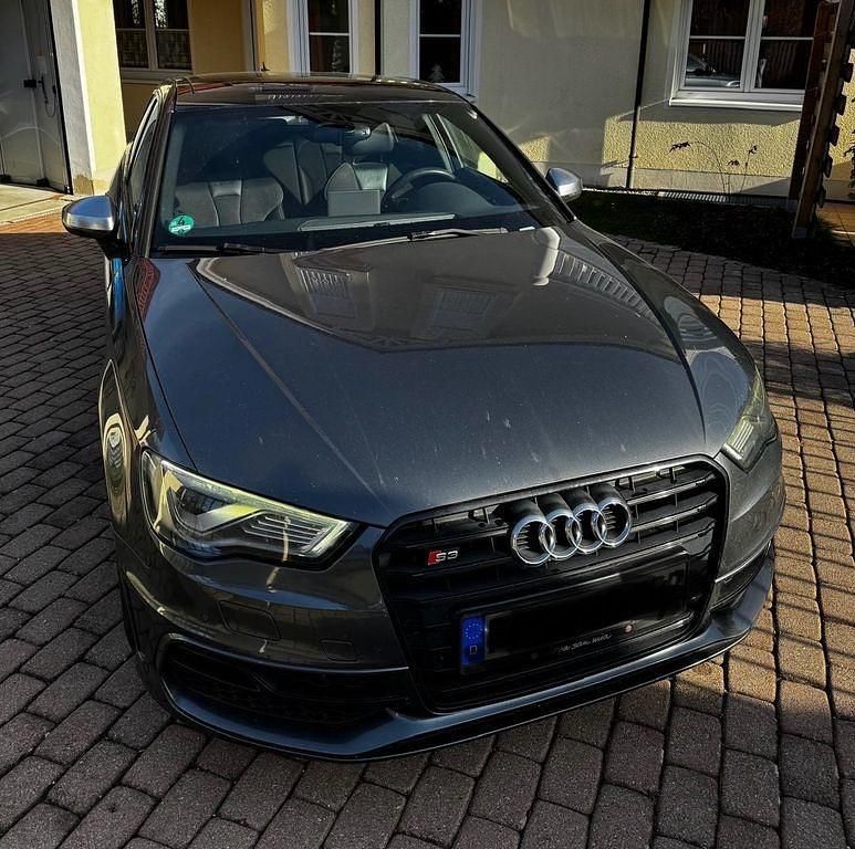 Grau Gebraucht 2014 Audi S3 Sport Limousine | 17.990 € (Fairer Preis) - Bild 1/4