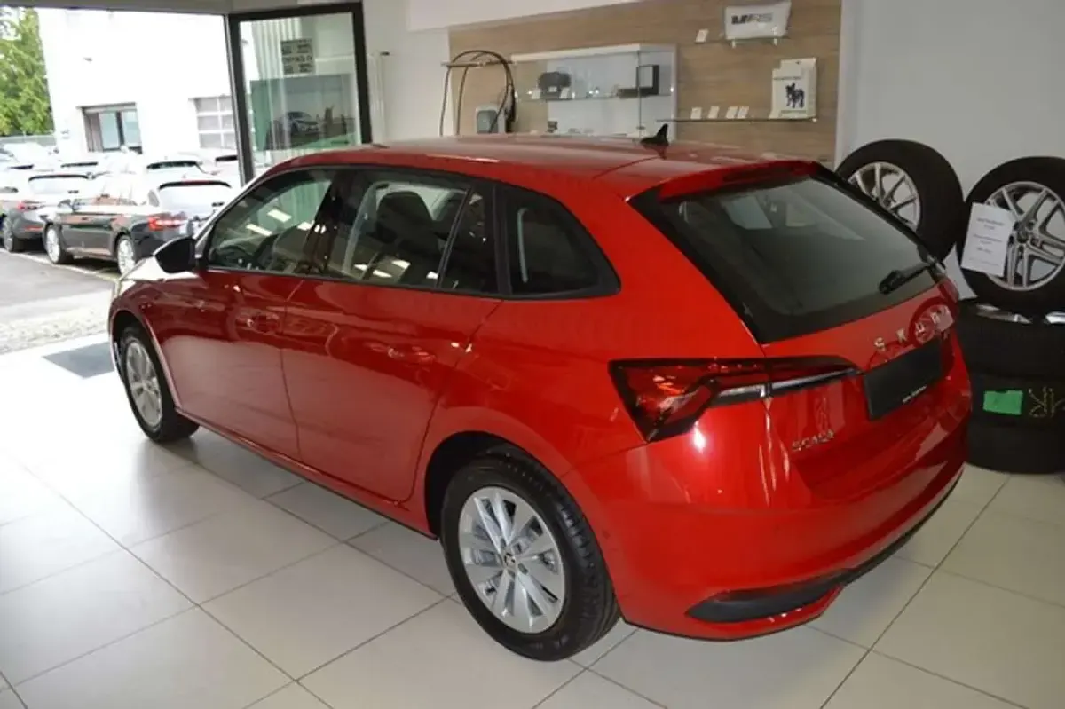 Gebraucht Skoda Scala Selection 116 PS (85 kW) 2024 Velvet rot metallic Kleinwagen