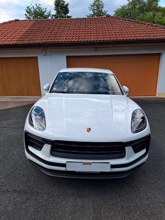 Weiß Gebraucht 2022 Porsche Macan SUV | 59.900 € (Guter Preis) - Bild 1/4