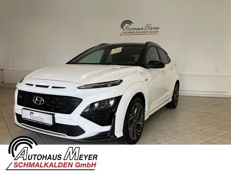 Atlas white / phantom black ro Gebraucht 2022 Hyundai Kona N Line SUV | 19.900 € (Etwas zu teuer) - Bild 1/4
