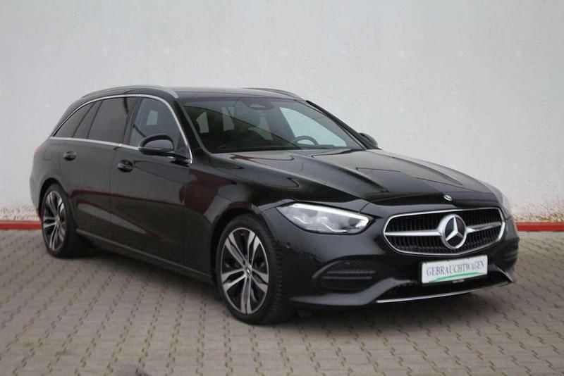 Obsidianschwarz metallic 197u Gebraucht 2024 Mercedes C200 Avantgarde Kombi | 30.140 € (Superpreis) - Bild 1/4