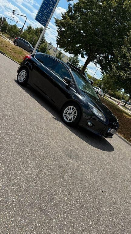 Schwarz Gebraucht 2013 Ford Focus Titanium Limousine | 6.100 € (Guter Preis) - Bild 1/4