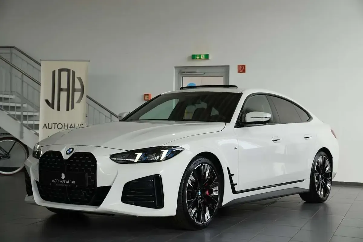 Gebraucht BMW 420 Coupé M Sport 190 PS (139 kW) 2025 Alpinweiss iii Coupé