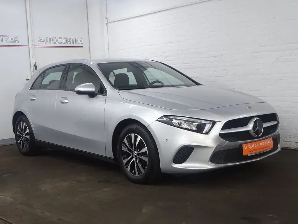 Gebraucht Mercedes A200 150 PS (110 kW) 2022 Silber Limousine