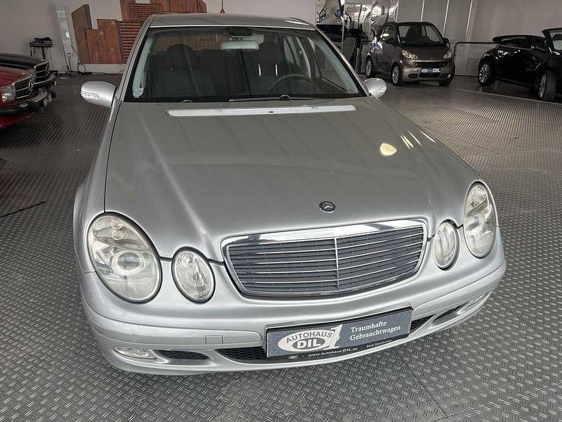 Gebraucht Mercedes E200 163 PS (119 kW) 2002 Silber Limousine
