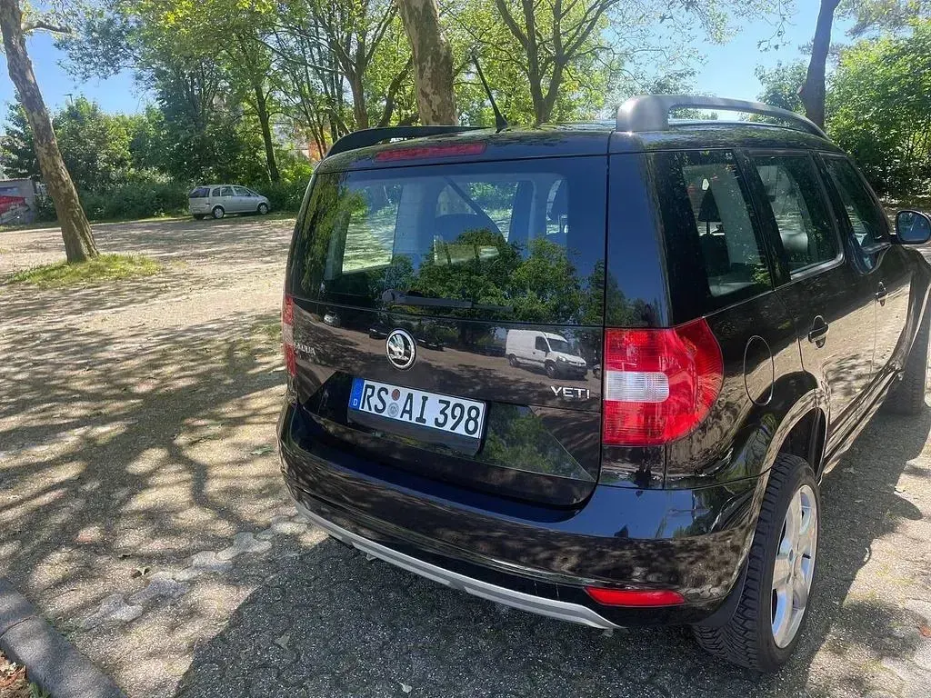 Gebraucht Skoda Yeti Active 105 PS (77 kW) 2015 Schwarz SUV