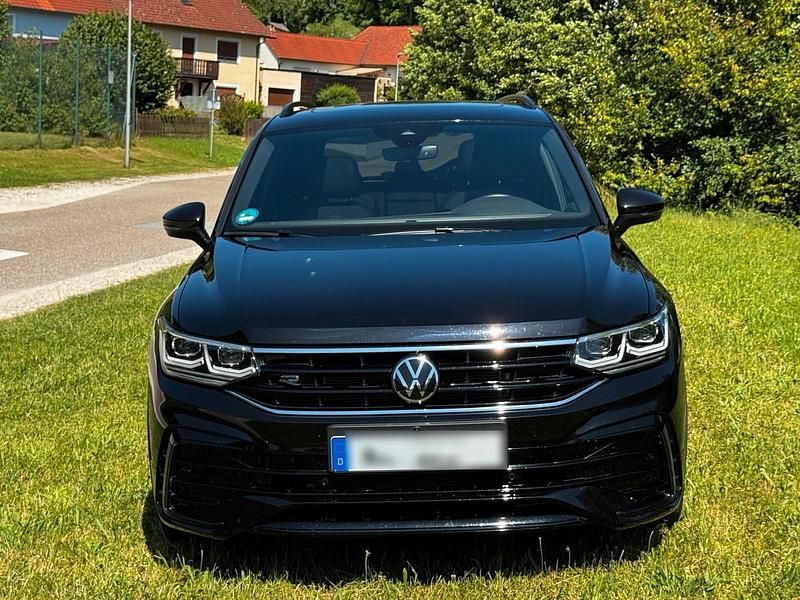Gebraucht VW Tiguan R-line 150 PS (110 kW) 2023 Schwarz SUV