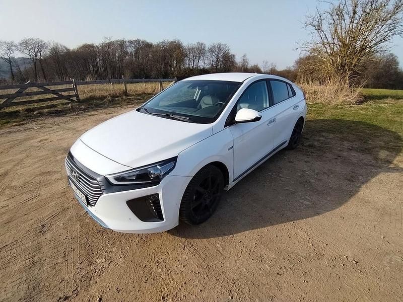 Gebraucht Hyundai Ioniq Premium 141 PS (103 kW) 2016 Weiß Kleinwagen