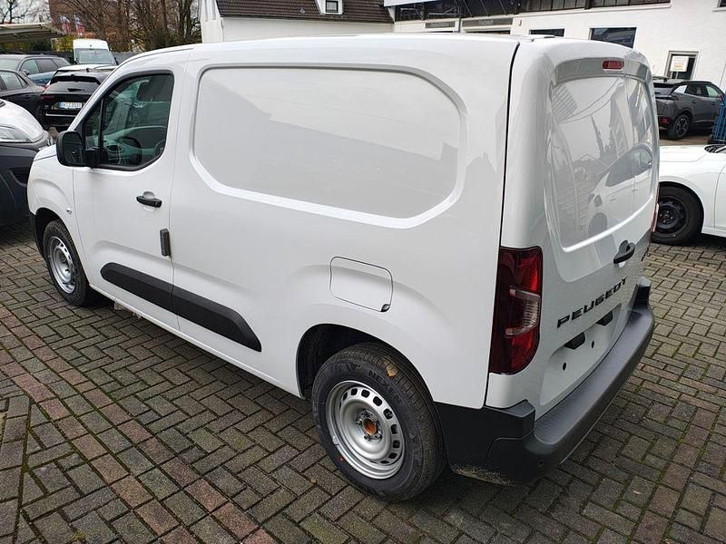 Neu Peugeot Partner 102 PS (75 kW) 2025 Weiss Van / Kleinbus
