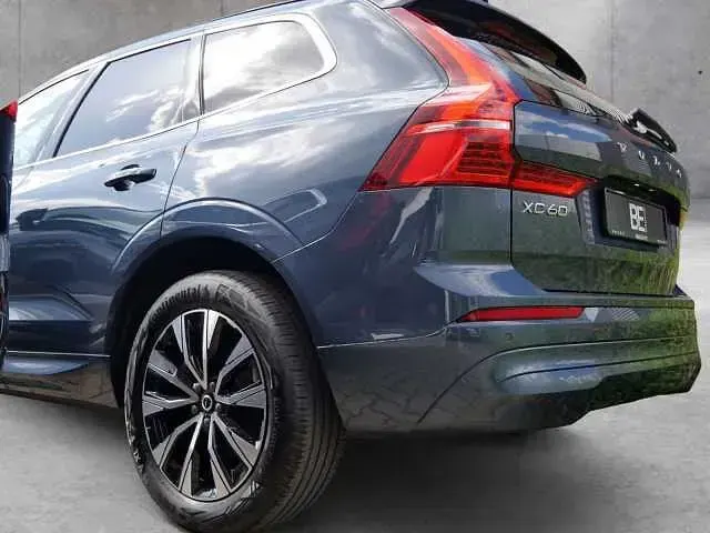 Gebraucht Volvo XC60 Core 197 PS (144 kW) 2023 Blau SUV