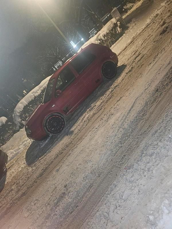 Rot Gebraucht 2001 VW Golf IV Kleinwagen | 2.200 € (Etwas zu teuer) - Bild 1/4