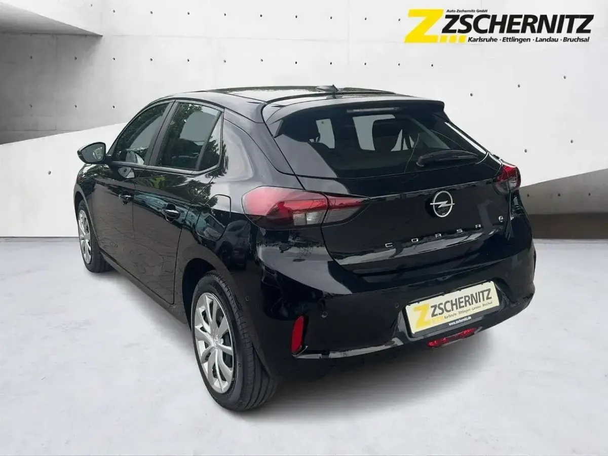 Gebraucht Opel Corsa-e Edition 100 kW (136 PS) 2023 Lackierung schwarz perla nera/ Kleinwagen