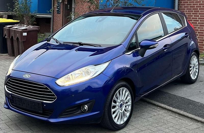 Indicblau metallic Gebraucht 2014 Ford Fiesta Titanium Kleinwagen | 3.850 € (Fairer Preis) - Bild 1/4