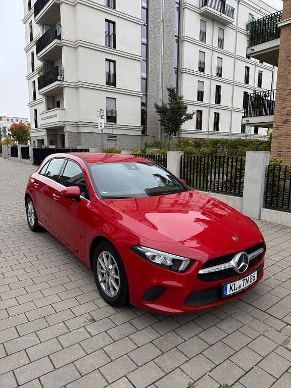 Rot Gebraucht 2019 Mercedes A180 Limousine | 19.000 € (Guter Preis) - Bild 1/4