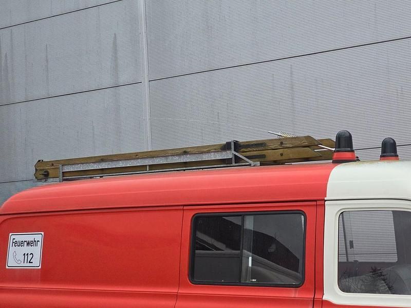 Gebraucht Ford Transit 65 PS (47 kW) 1972 Rot Limousine