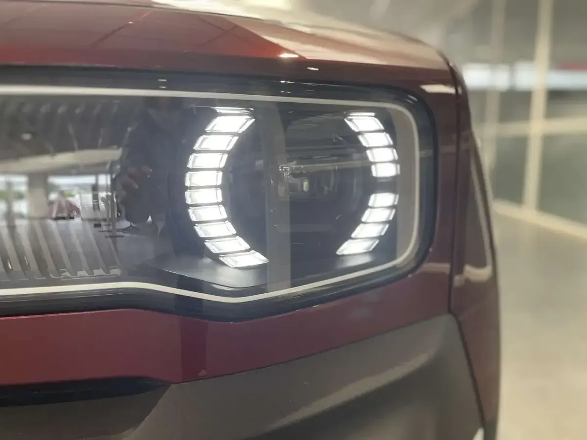 Neu Renault 4 E-Tech Evolution 77 kW (106 PS) 2025 Karmesinrot metallic SUV