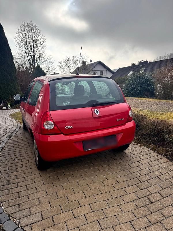 Gebraucht Renault Clio II 75 PS (55 kW) 2009 Rot Kleinwagen