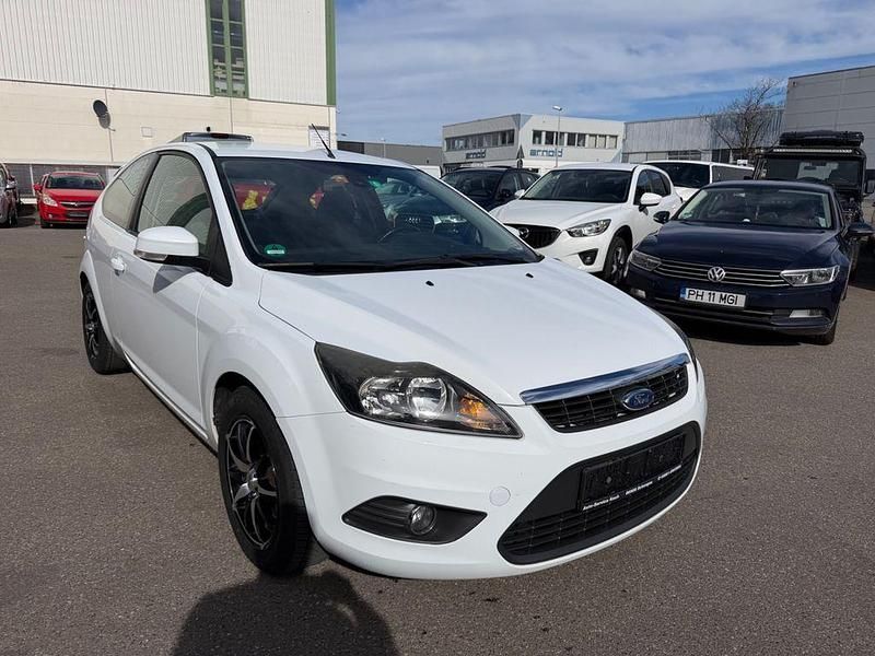 Gebraucht Ford Focus Style 125 PS (91 kW) 2010 Weiß Kleinwagen