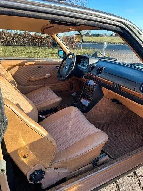 Gebraucht Mercedes 230 136 PS (100 kW) 1982 Coupé