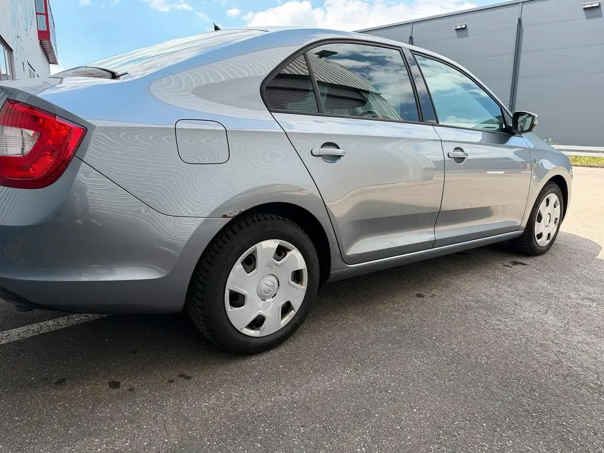 Gebraucht Skoda Rapid 105 PS (77 kW) 2013 Grau Kleinwagen