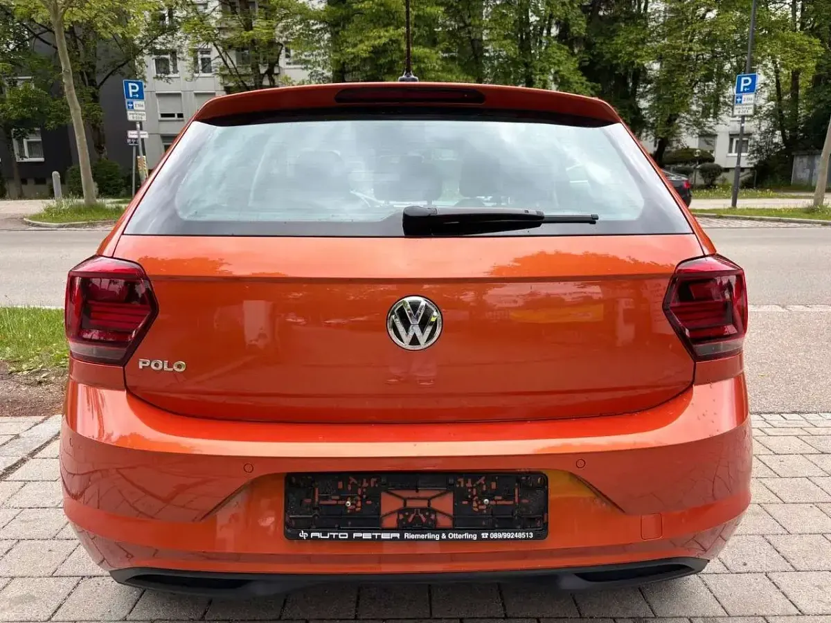 Gebraucht VW Polo Comfortline 75 PS (55 kW) 2018 Energetic orange metallic Kleinwagen