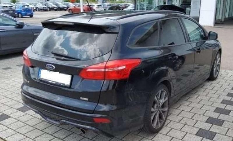 Iridiumschwarz metallic Gebraucht 2018 Ford Focus ST-Line Kombi | 14.980 € (Fairer Preis) - Bild 1/4