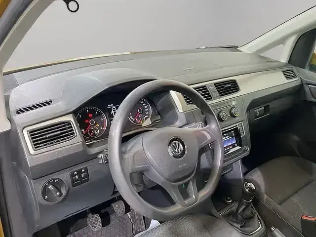 Usata VW Caddy 150 CV (110 kW) 2017 Giallo Monovolume