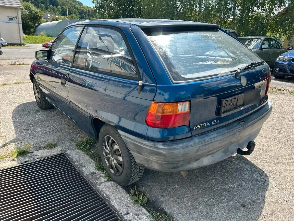 Gebraucht Opel Astra 71 PS (52 kW) 1993 Blau Limousine