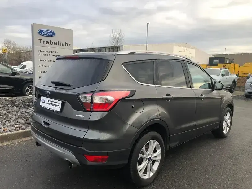 Gebraucht Ford Kuga Titanium 150 PS (110 kW) 2017 Grau SUV