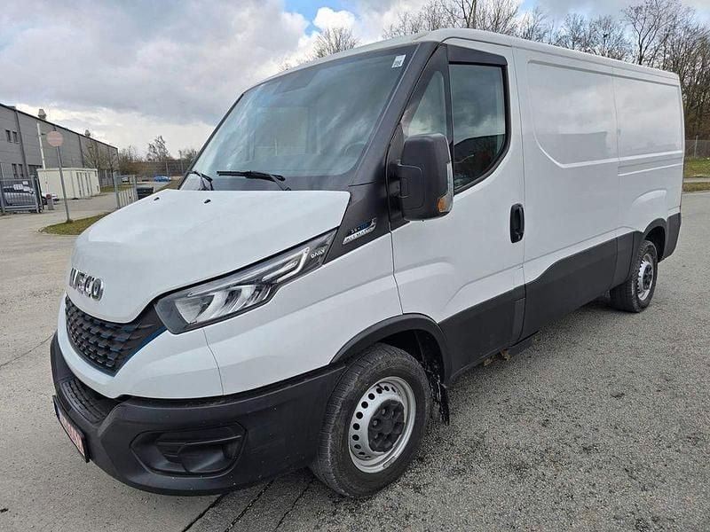 Gebraucht Iveco Daily 136 PS (100 kW) 2019 Weiß Limousine