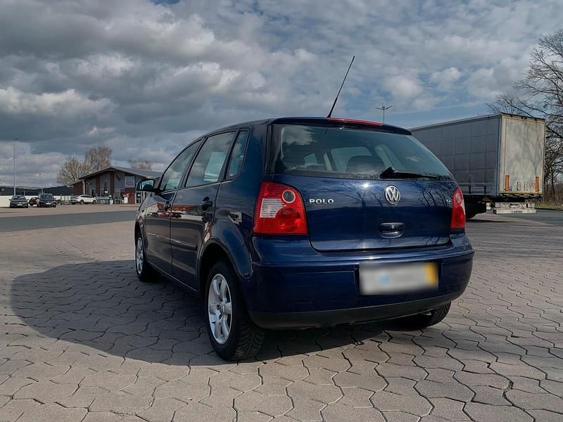 Gebraucht VW Polo 75 PS (55 kW) 2006 Blau Kleinwagen
