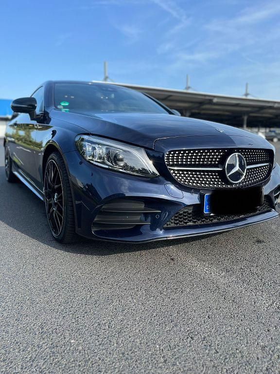 Blau Gebraucht 2018 Mercedes C300 AMG line Coupé | 30.500 € (Fairer Preis) - Bild 1/4