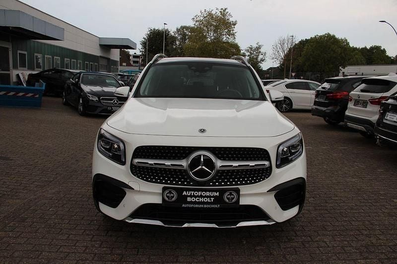 Weiß Gebraucht 2021 Mercedes GLB220 AMG line SUV | 36.950 € (Etwas zu teuer) - Bild 1/4