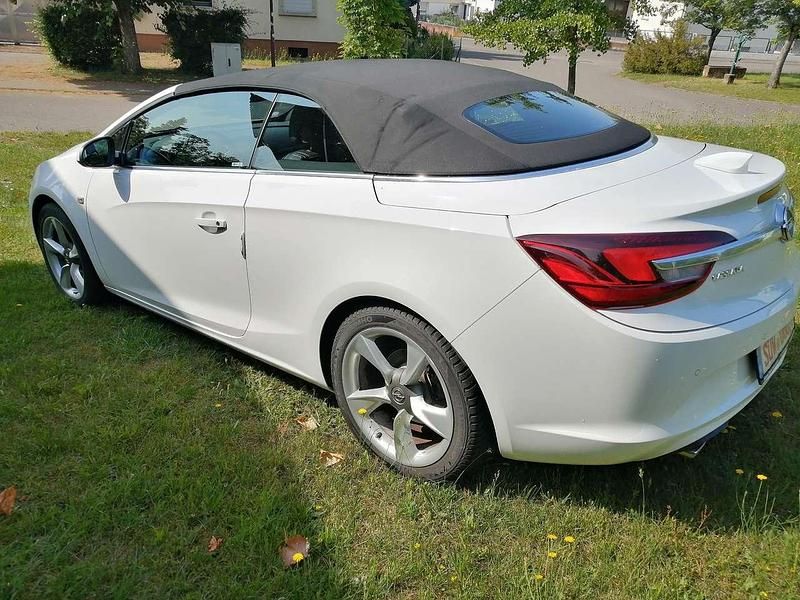 Gebraucht Opel Cascada Edition 140 PS (102 kW) 2018 Weiß Cabrio
