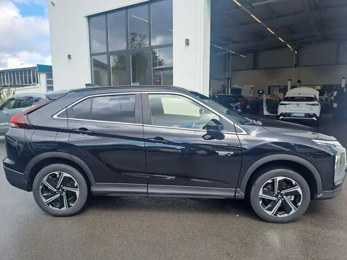 Gebraucht Mitsubishi Eclipse Cross Basis 186 PS (136 kW) 2021 Schwarz SUV