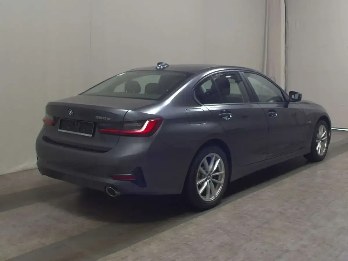 Gebraucht BMW 320e Advantage 204 PS (150 kW) 2022 Grau Limousine