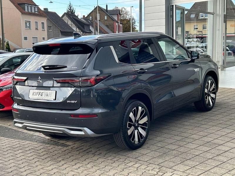 Neu Mitsubishi Outlander P-HEV Edition 306 PS (225 kW) 2025 Grau SUV