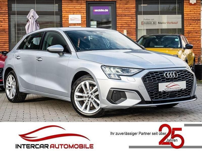 Florettsilber metallic Gebraucht 2022 Audi A3 Ambiente Limousine | 20.950 € (Guter Preis) - Bild 1/4