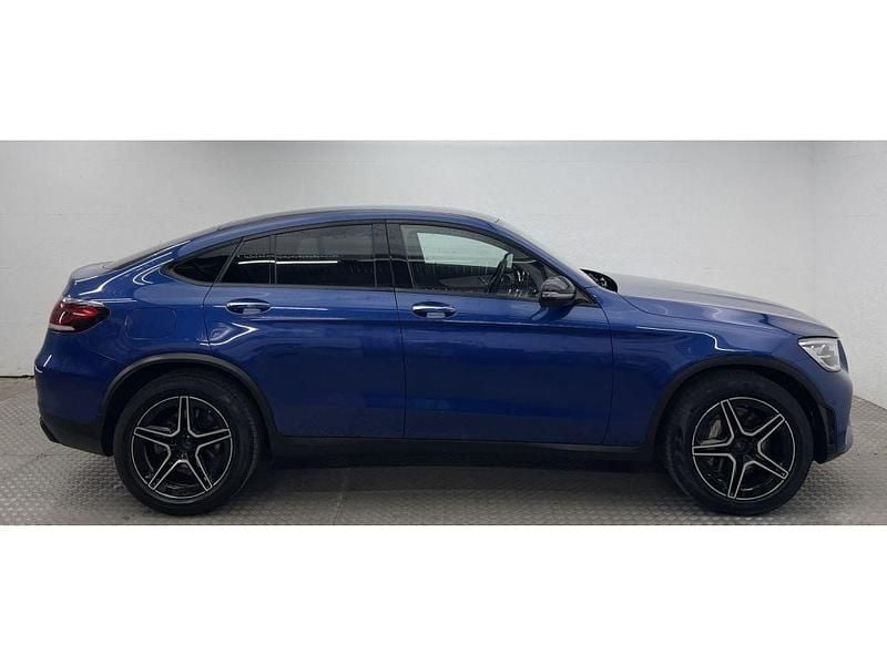 Gebraucht Mercedes GLC300 AMG 245 PS (180 kW) 2021 Spektralblau (metallic) Coupé